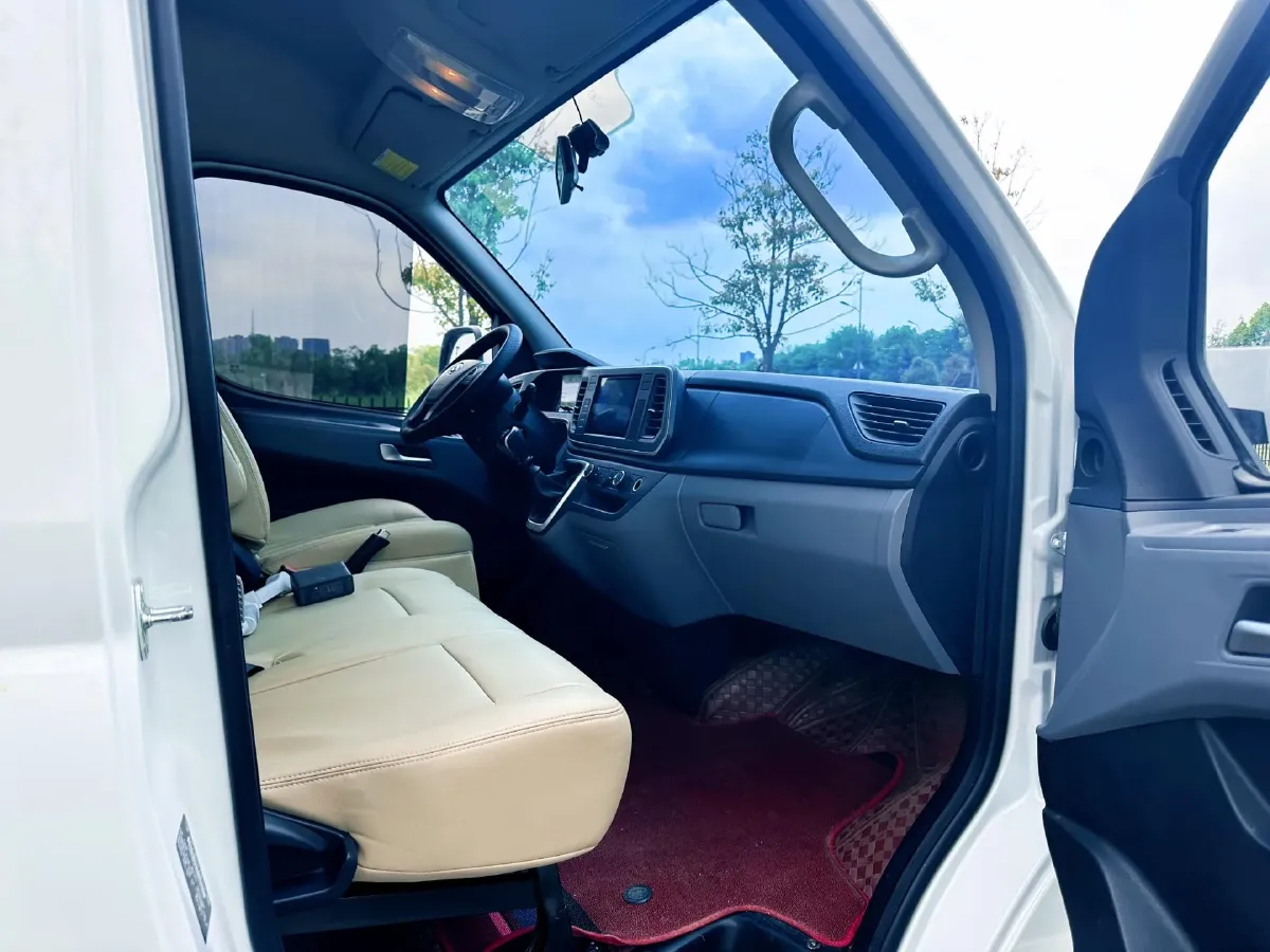 2025 MAXUS XinTu V80 2.0T 147HP L4 6MT,autocango,china used car exporter,china ev exporter,chinese used car exporter,chinese used ev exporter