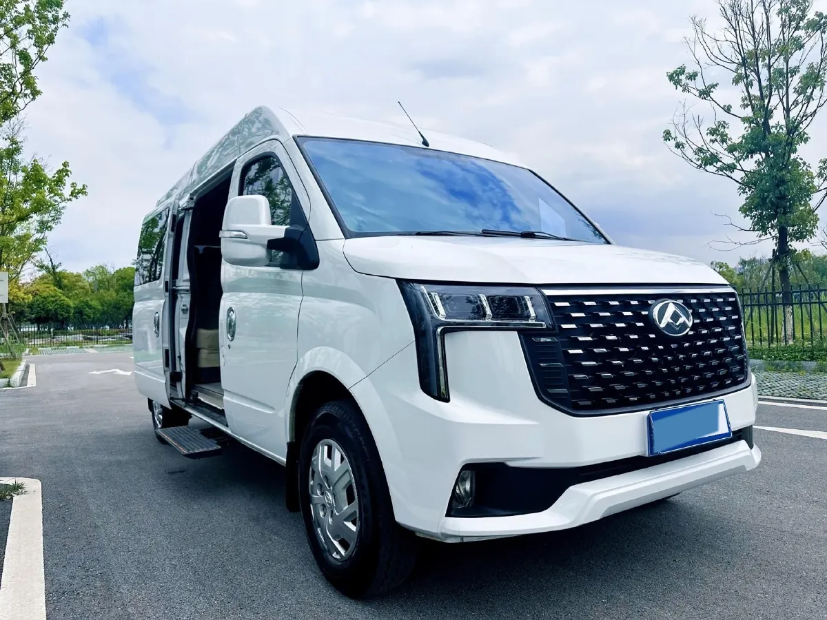 2025 MAXUS XinTu V80 2.0T 147HP L4 6MT,autocango,china used car exporter,china ev exporter,chinese used car exporter,chinese used ev exporter