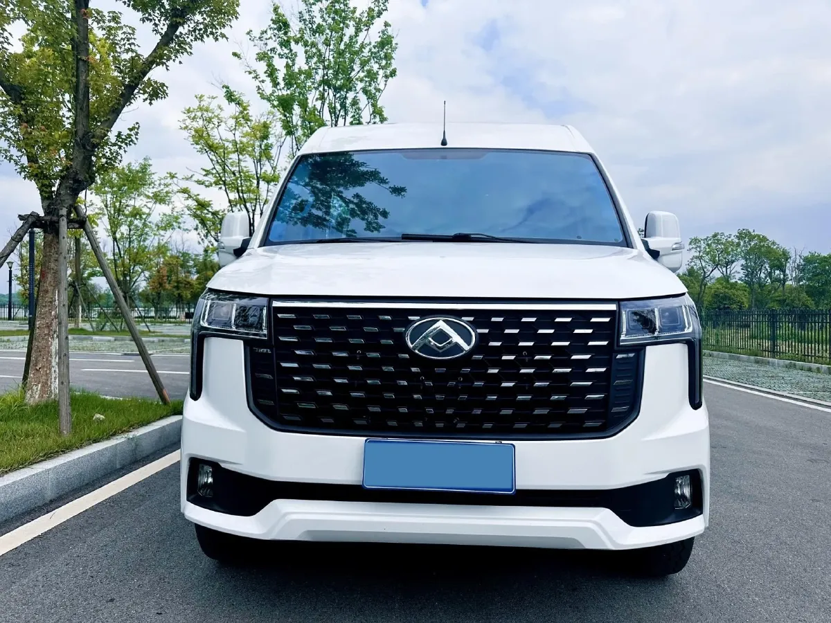 2025 MAXUS XinTu V80 2.0T 147HP L4 6MT,autocango,china used car exporter,china ev exporter,chinese used car exporter,chinese used ev exporter