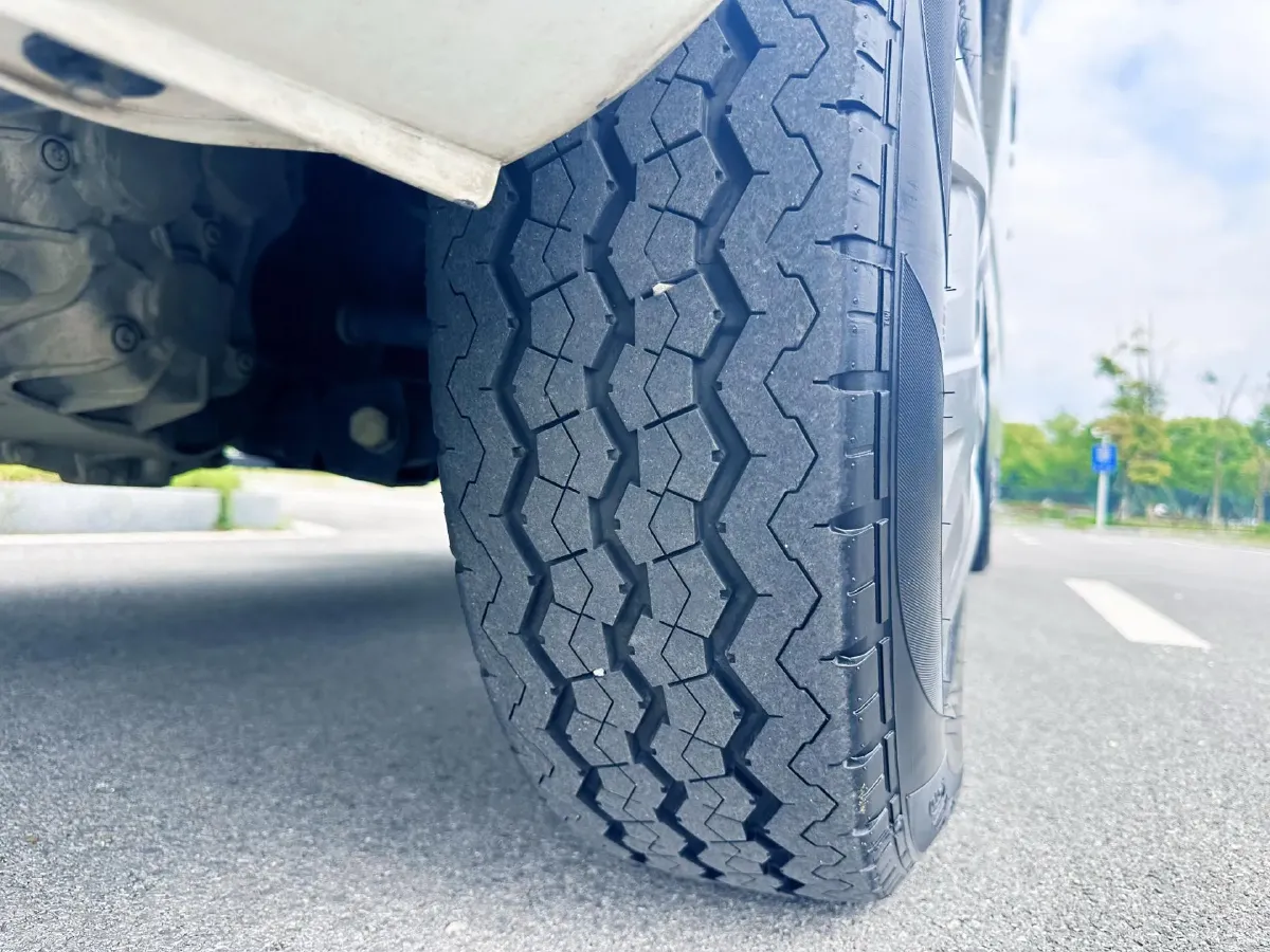 2025 MAXUS XinTu V80 2.0T 147HP L4 6MT,autocango,china used car exporter,china ev exporter,chinese used car exporter,chinese used ev exporter