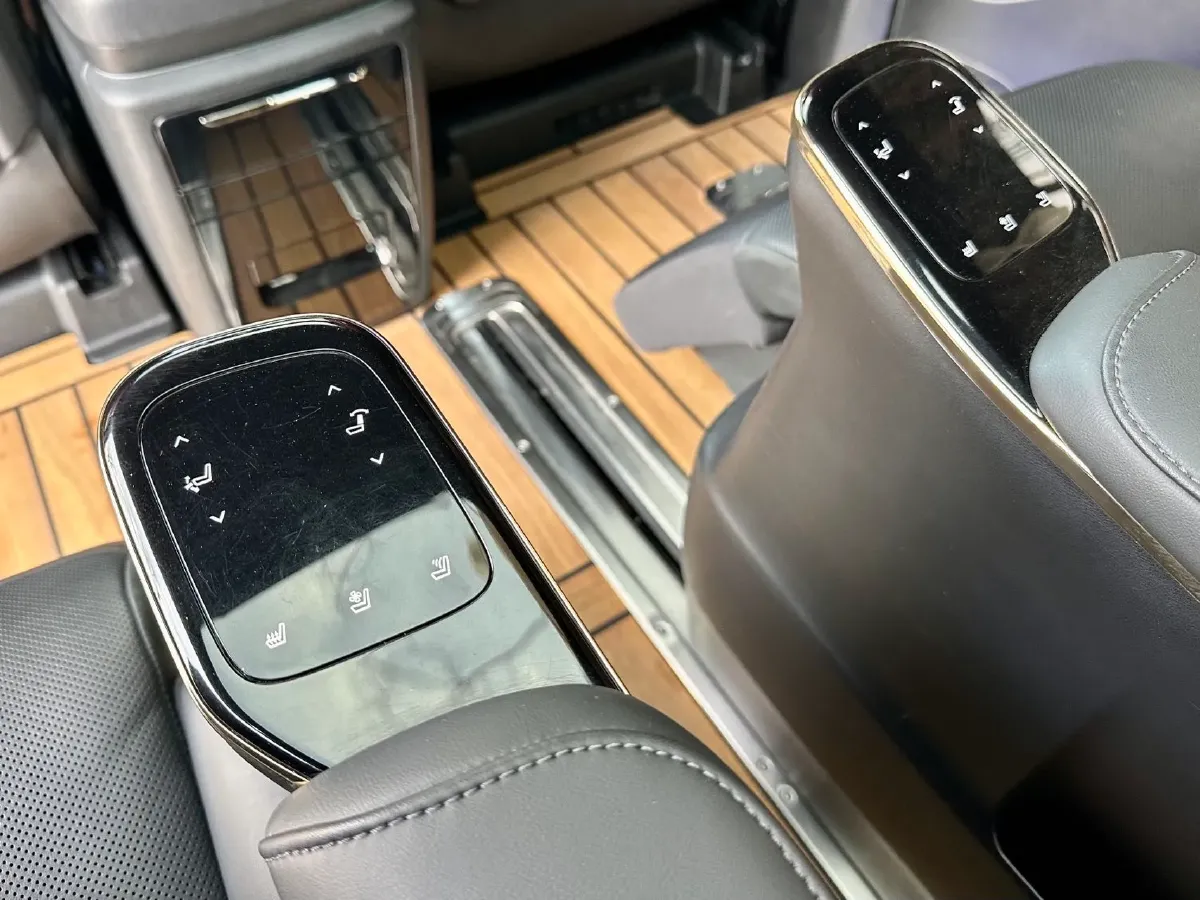 2023 GAC Trumpchi M8 2.0T 252HP L4 8AT,autocango,china used car exporter,china ev exporter,chinese used car exporter,chinese used ev exporter