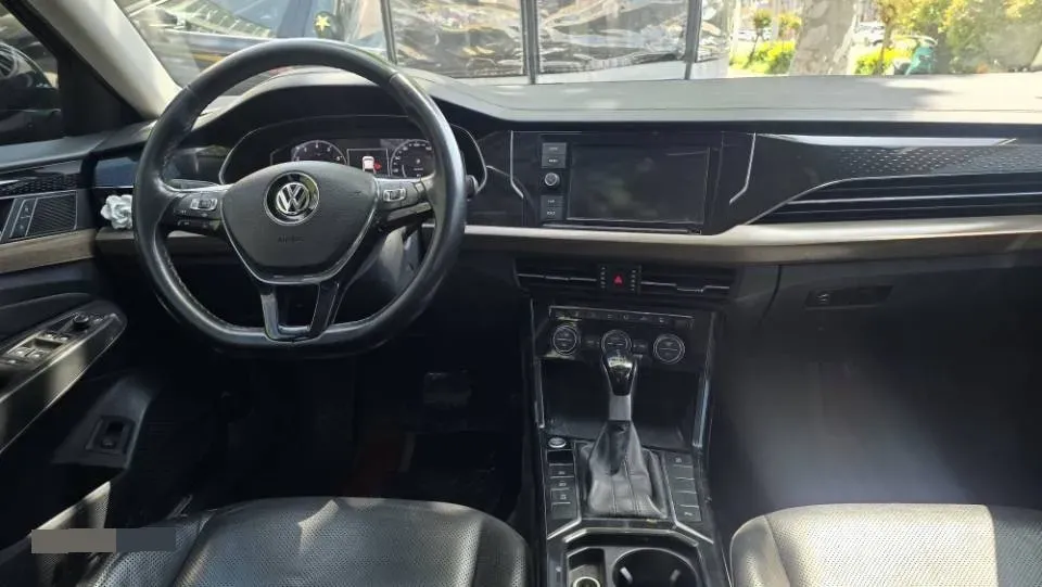 2019 Volvo V40 1.5T 152HP L4 6AT,autocango,china used car exporter,china ev exporter,chinese used car exporter,chinese used ev exporter