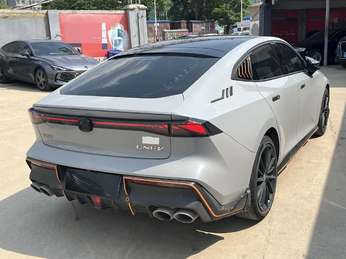 2023 ChangAn UNI-V 1.5T 188HP L4 7DCT,autocango,china used car exporter,china ev exporter,chinese used car exporter,chinese used ev exporter