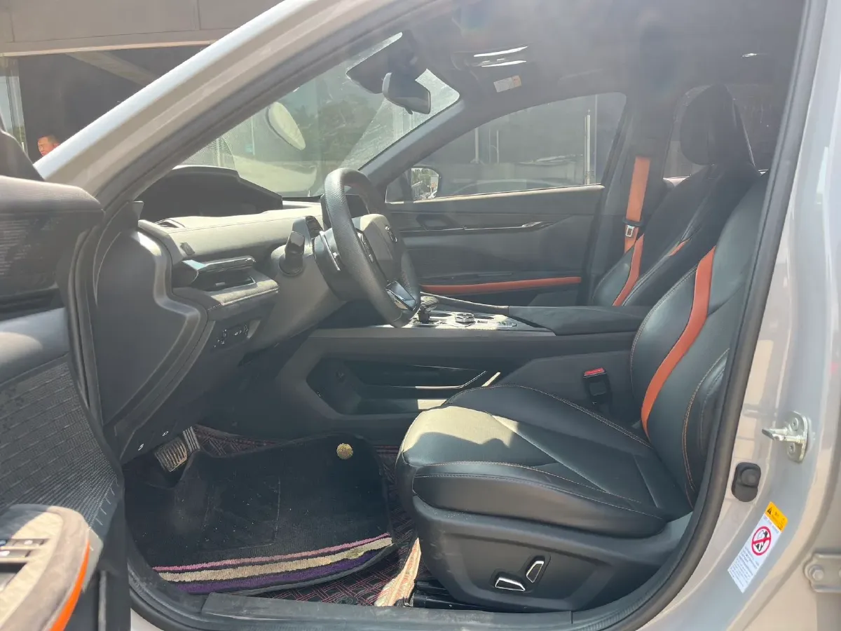 2023 ChangAn UNI-V 1.5T 188HP L4 7DCT,autocango,china used car exporter,china ev exporter,chinese used car exporter,chinese used ev exporter