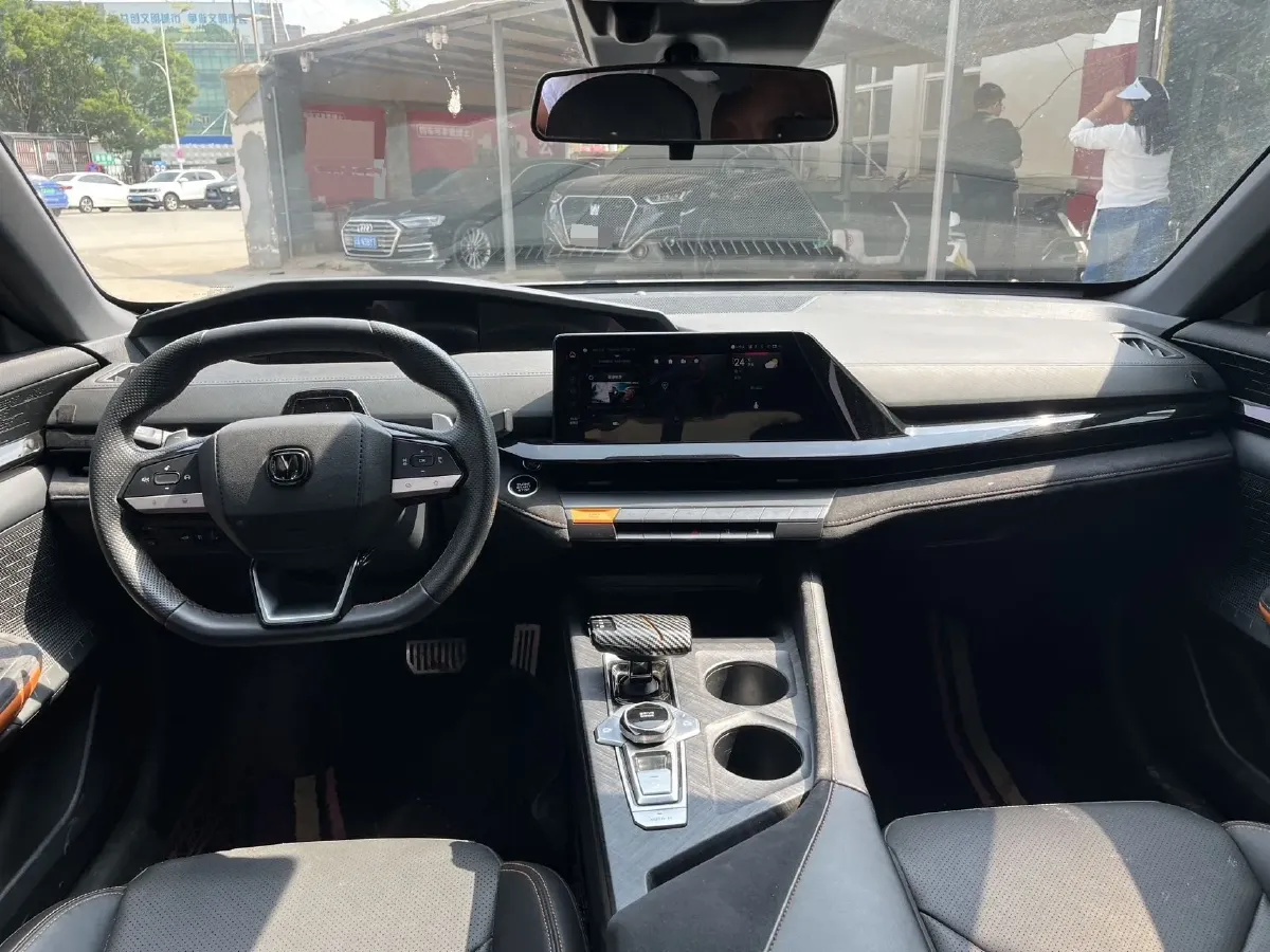 2023 ChangAn UNI-V 1.5T 188HP L4 7DCT,autocango,china used car exporter,china ev exporter,chinese used car exporter,chinese used ev exporter