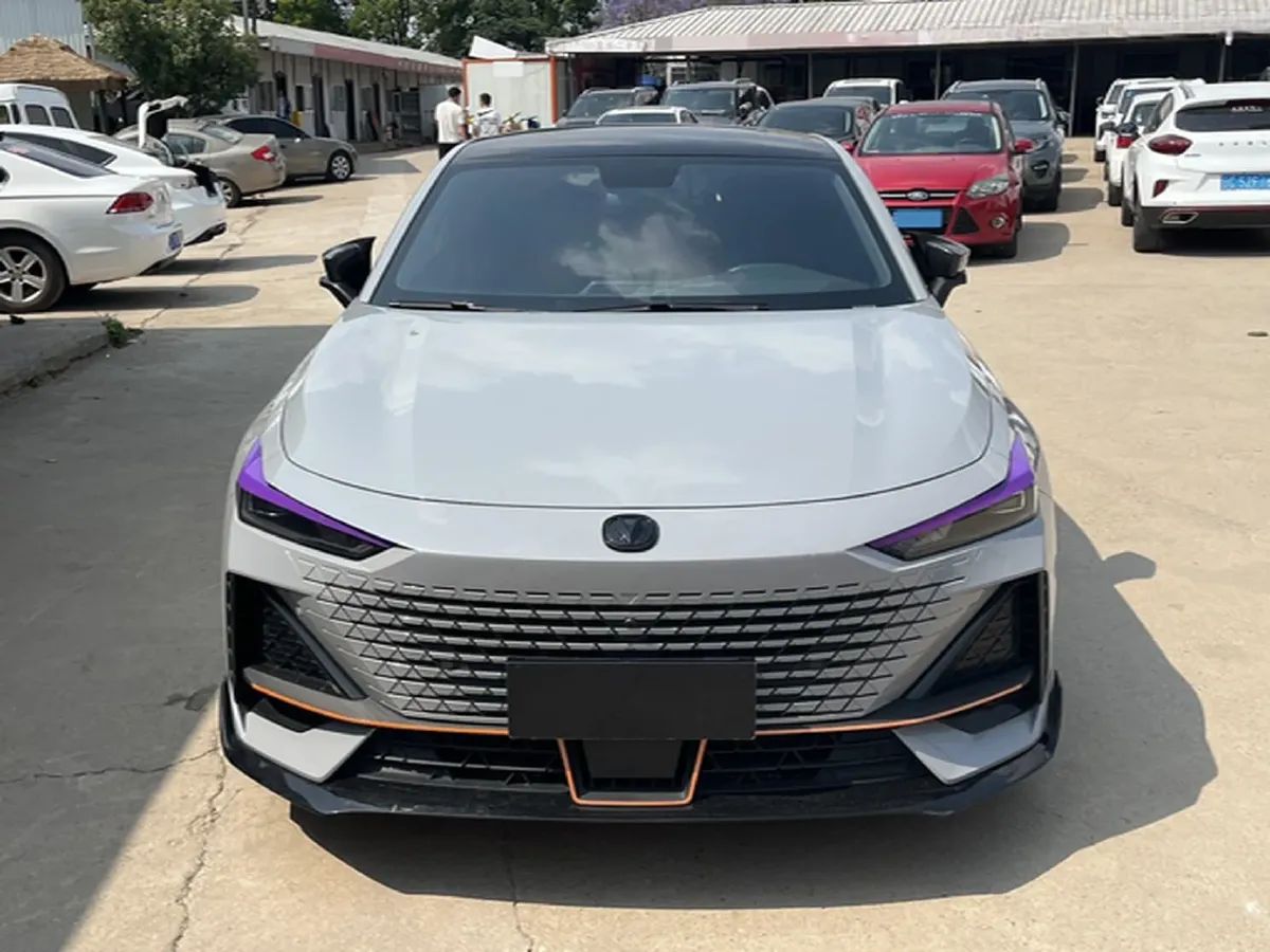 2023 ChangAn UNI-V 1.5T 188HP L4 7DCT,autocango,china used car exporter,china ev exporter,chinese used car exporter,chinese used ev exporter