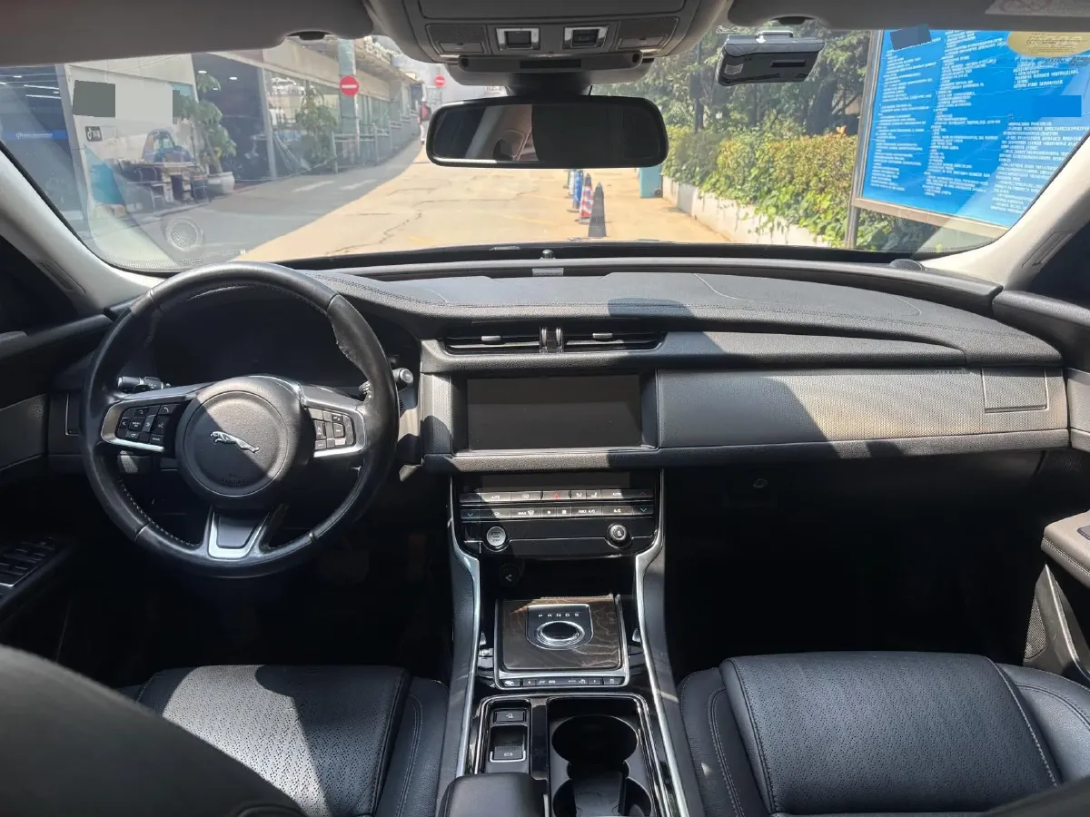 2018 Mercedes-Benz E Class 2.0T 184HP L4 9AT,autocango,china used car exporter,china ev exporter,chinese used car exporter,chinese used ev exporter