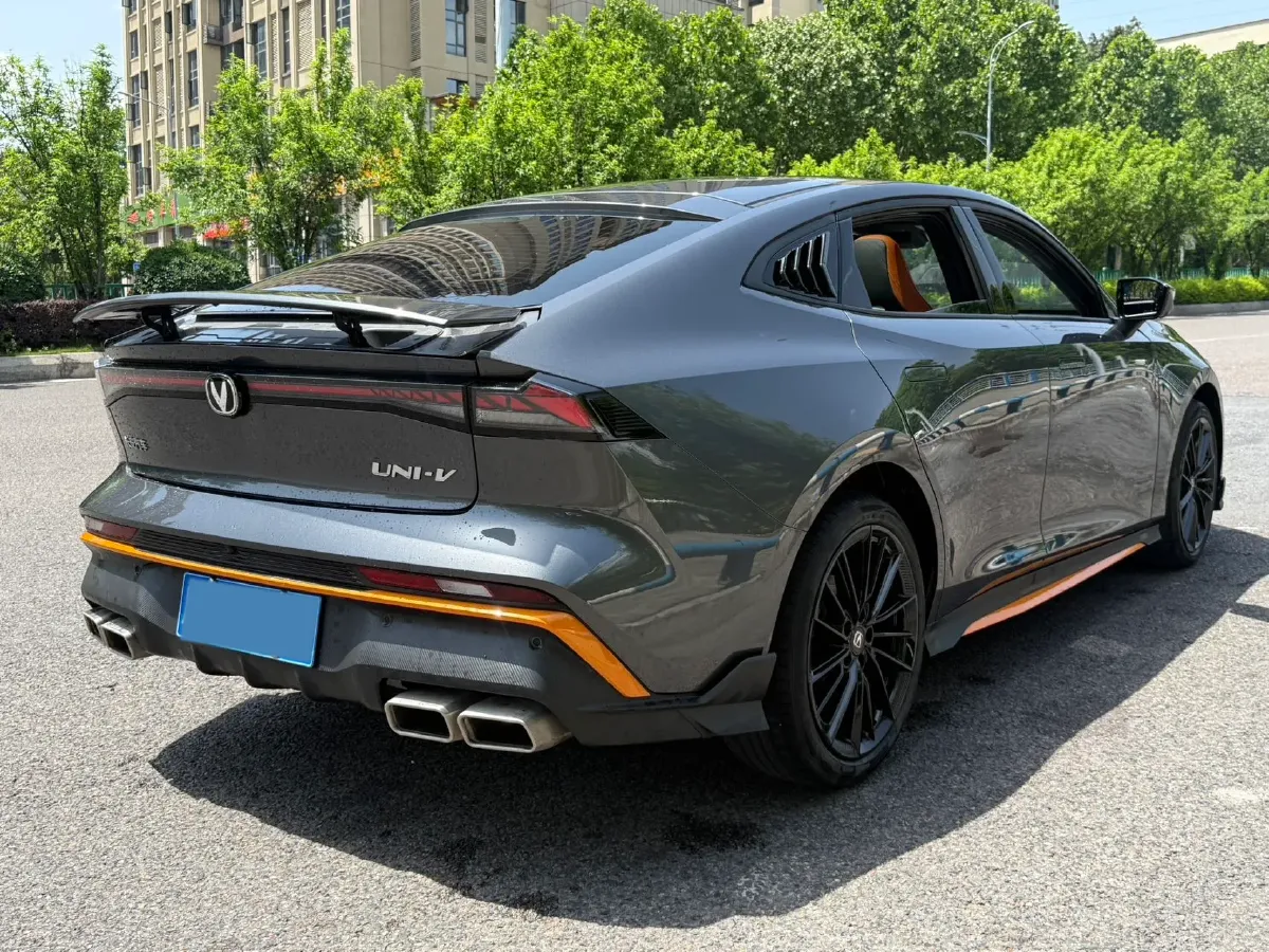 2024 ChangAn UNI-V 1.5T 188HP L4 7DCT,autocango,china used car exporter,china ev exporter,chinese used car exporter,chinese used ev exporter