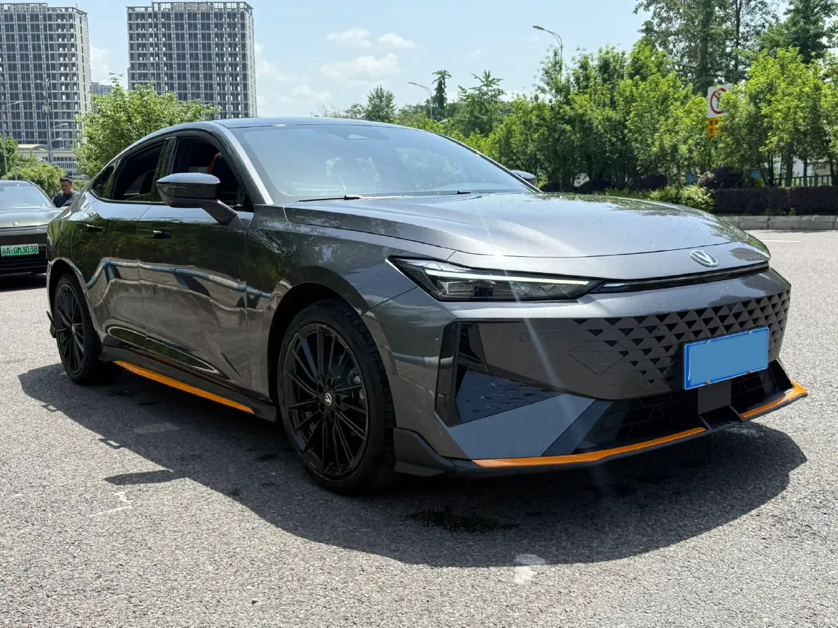 2024 ChangAn UNI-V 1.5T 188HP L4 7DCT,autocango,china used car exporter,china ev exporter,chinese used car exporter,chinese used ev exporter