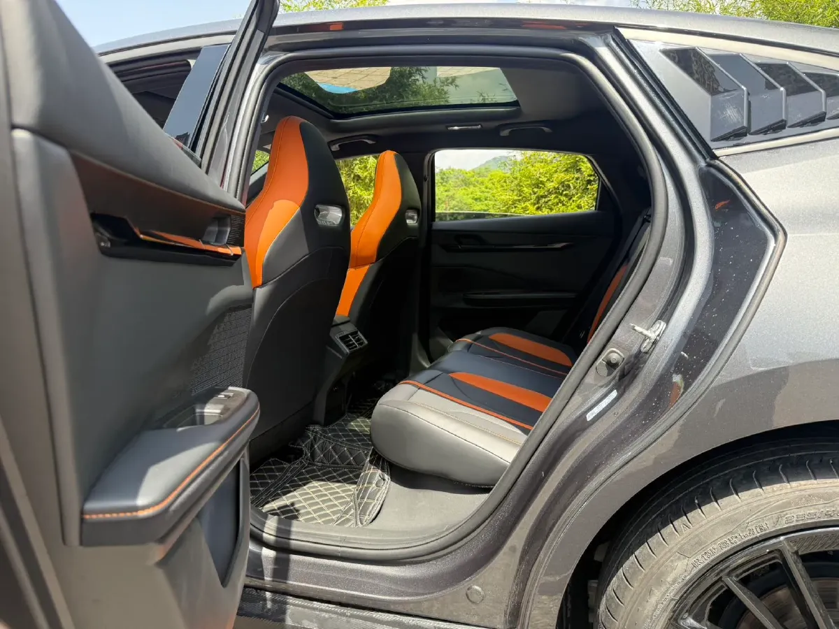 2024 ChangAn UNI-V 1.5T 188HP L4 7DCT,autocango,china used car exporter,china ev exporter,chinese used car exporter,chinese used ev exporter