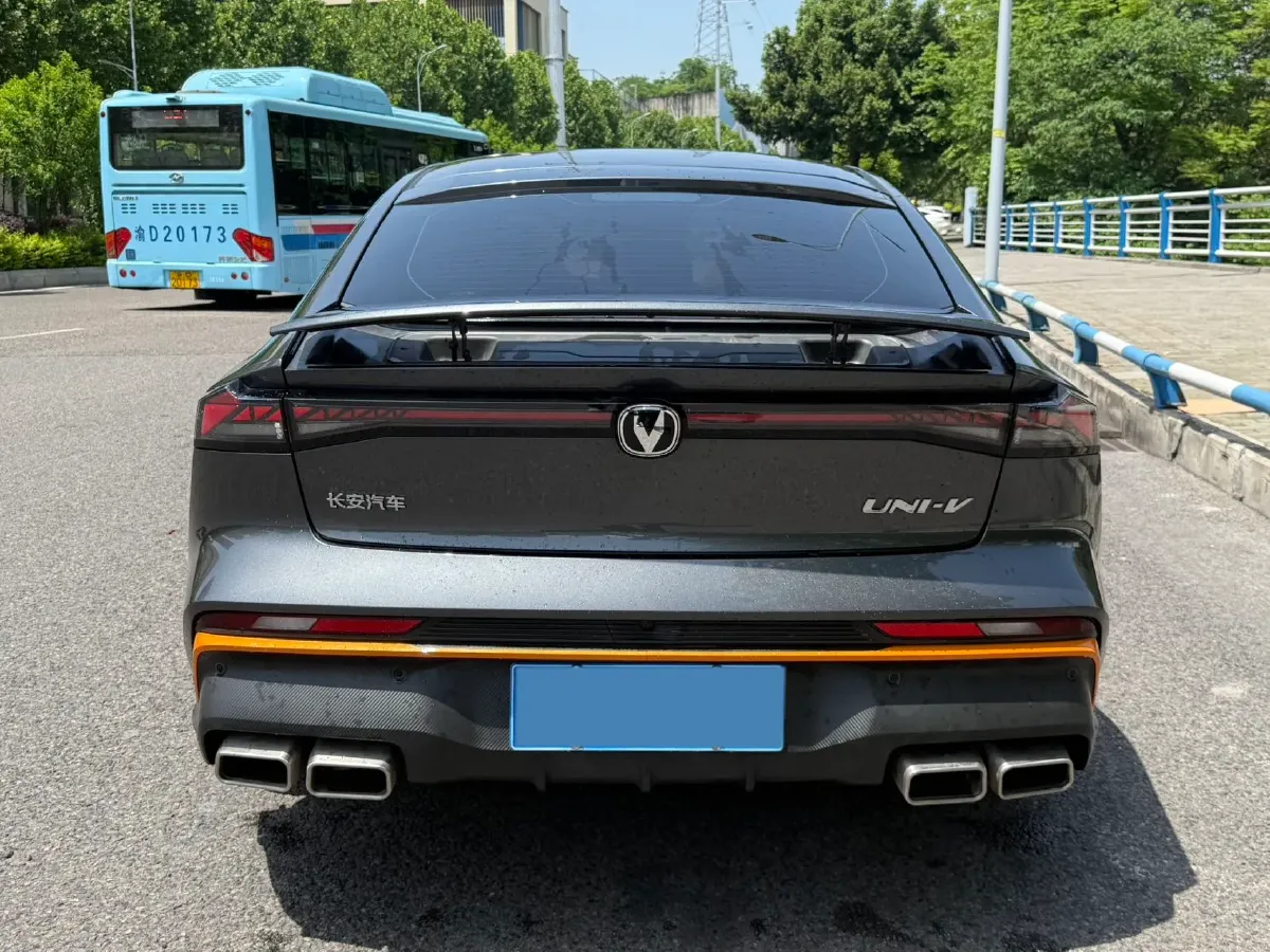 2024 ChangAn UNI-V 1.5T 188HP L4 7DCT,autocango,china used car exporter,china ev exporter,chinese used car exporter,chinese used ev exporter