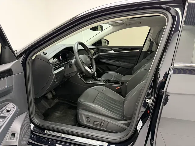 2023 Volkswagen Passat 2.0T 186HP L4 7DCT,autocango,china used car exporter,china ev exporter,chinese used car exporter,chinese used ev exporter