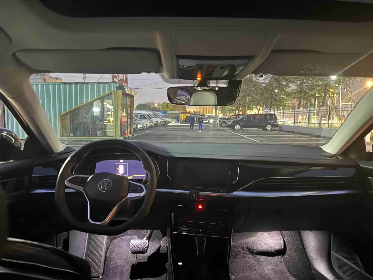 2025 Volkswagen Passat 2.0T 220HP L4 7DCT,autocango,china used car exporter,china ev exporter,chinese used car exporter,chinese used ev exporter