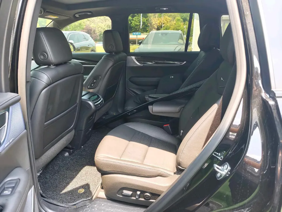 2025 Cadillac XT6 2.0T 237HP L4 9AT,autocango,china used car exporter,china ev exporter,chinese used car exporter,chinese used ev exporter