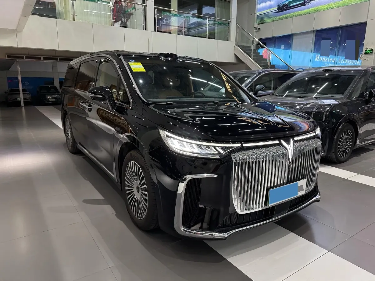 2025 Voyah Dream 1.5T 150HP L4 PHEV 41.7KWH,autocango,china used car exporter,china ev exporter,chinese used car exporter,chinese used ev exporter