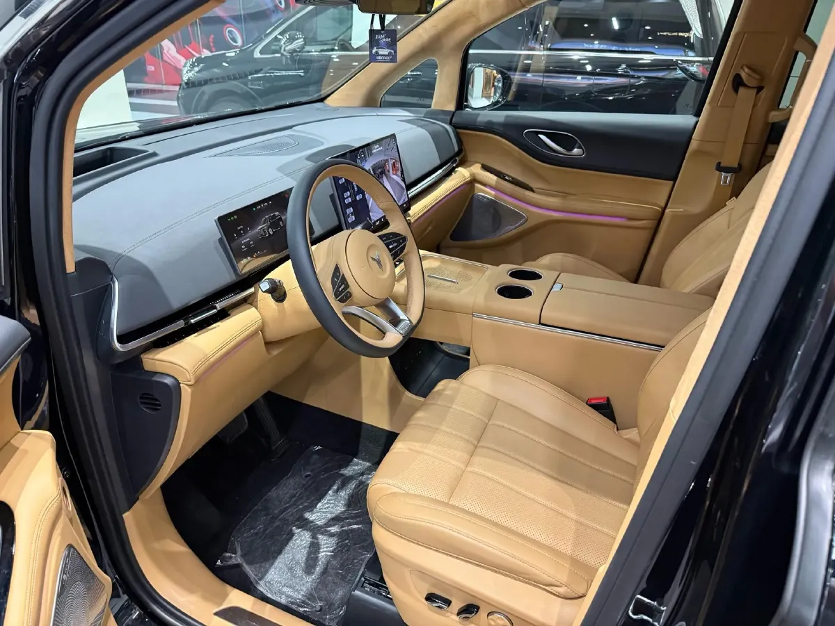 2025 Voyah Dream 1.5T 150HP L4 PHEV 41.7KWH,autocango,china used car exporter,china ev exporter,chinese used car exporter,chinese used ev exporter