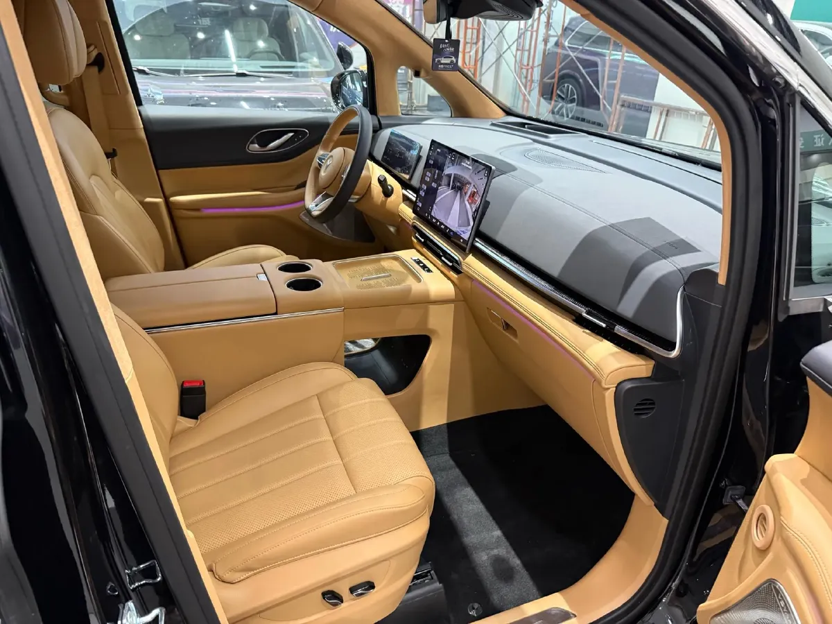 2025 Voyah Dream 1.5T 150HP L4 PHEV 41.7KWH,autocango,china used car exporter,china ev exporter,chinese used car exporter,chinese used ev exporter