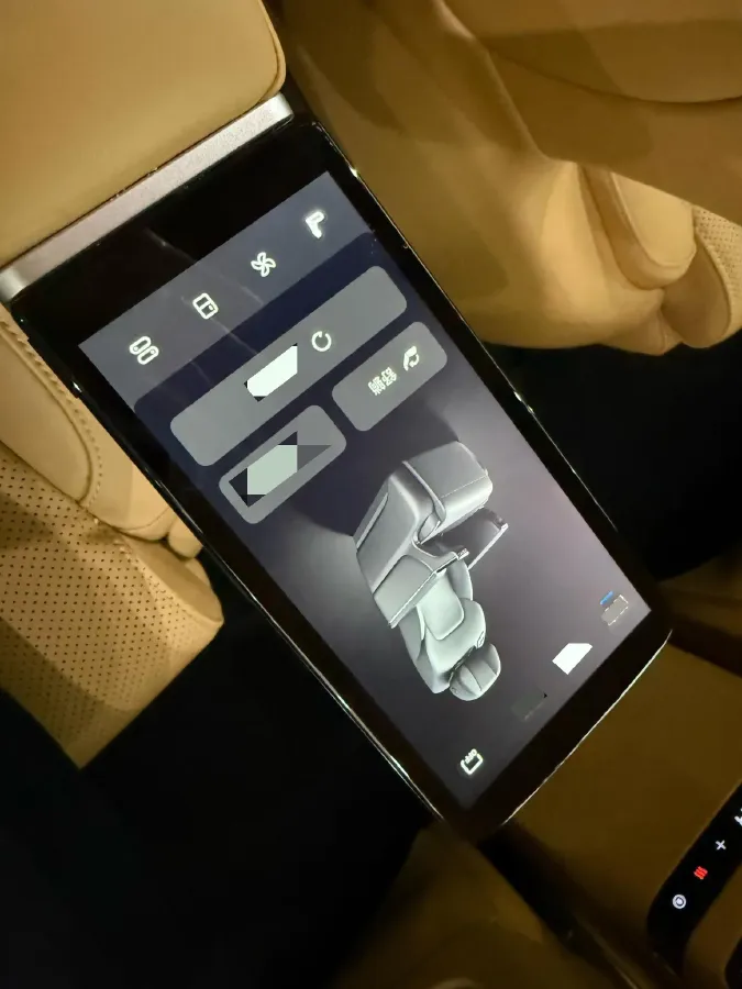 2025 Voyah Dream 1.5T 150HP L4 PHEV 41.7KWH,autocango,china used car exporter,china ev exporter,chinese used car exporter,chinese used ev exporter