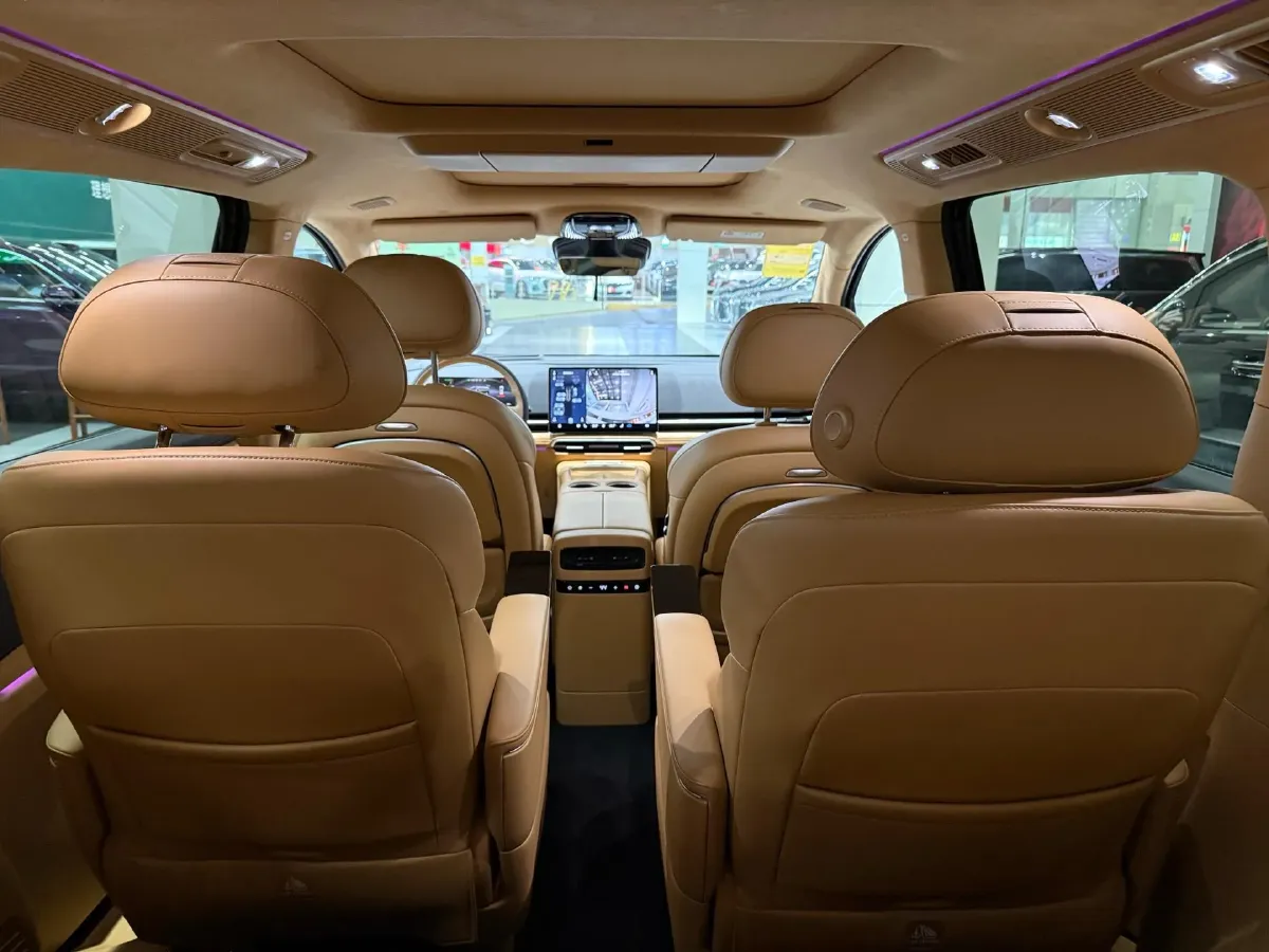 2025 Voyah Dream 1.5T 150HP L4 PHEV 41.7KWH,autocango,china used car exporter,china ev exporter,chinese used car exporter,chinese used ev exporter