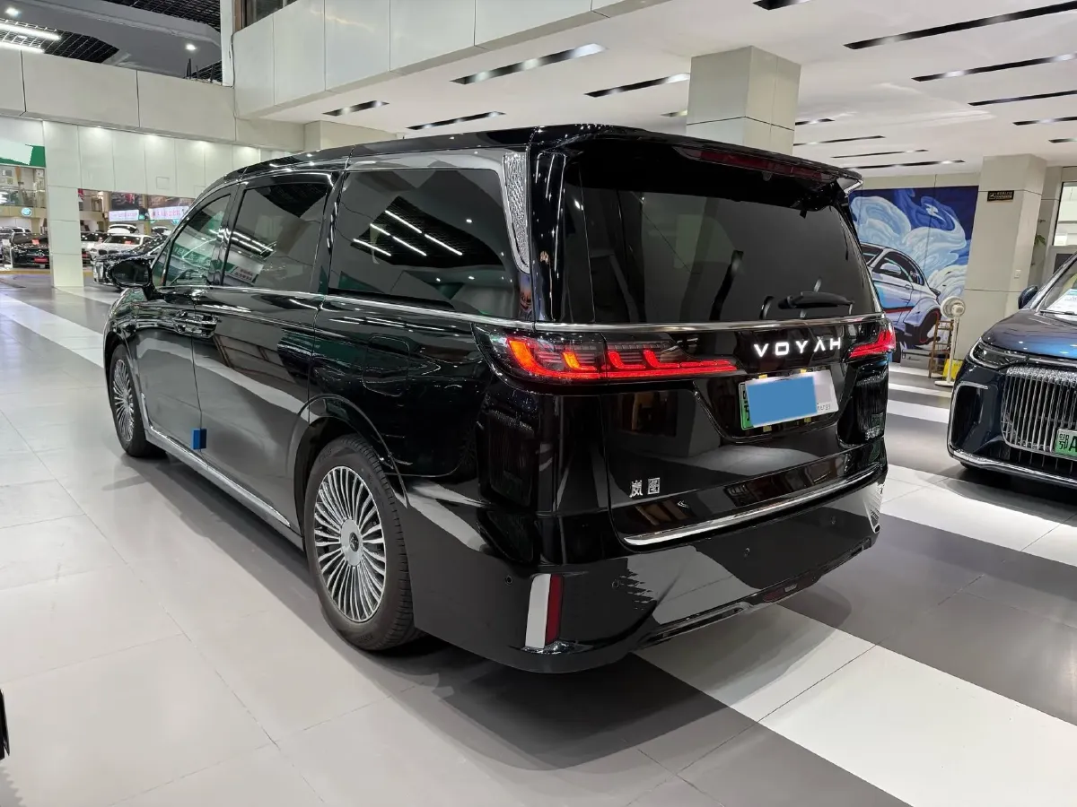 2025 Voyah Dream 1.5T 150HP L4 PHEV 41.7KWH,autocango,china used car exporter,china ev exporter,chinese used car exporter,chinese used ev exporter