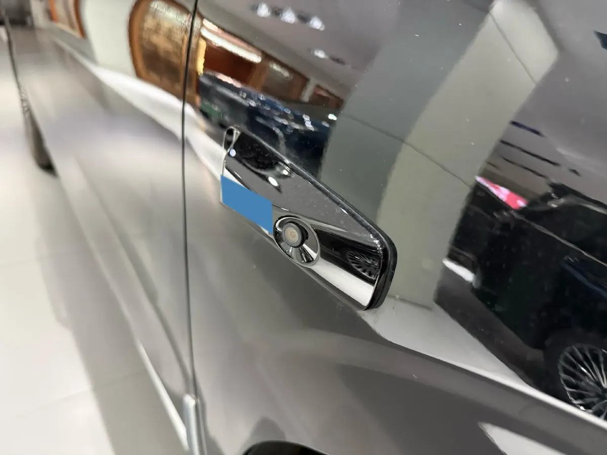 2025 Voyah Dream 1.5T 150HP L4 PHEV 41.7KWH,autocango,china used car exporter,china ev exporter,chinese used car exporter,chinese used ev exporter