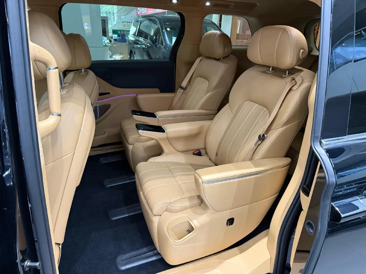 2025 Voyah Dream 1.5T 150HP L4 PHEV 41.7KWH,autocango,china used car exporter,china ev exporter,chinese used car exporter,chinese used ev exporter