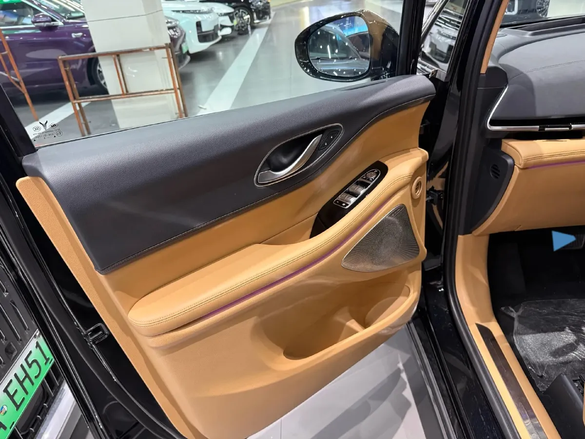 2025 Voyah Dream 1.5T 150HP L4 PHEV 41.7KWH,autocango,china used car exporter,china ev exporter,chinese used car exporter,chinese used ev exporter