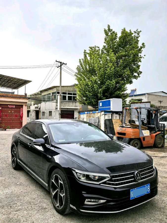2024 Volkswagen Magotan 2.0T 186HP L4 7DCT,autocango,china used car exporter,china ev exporter,chinese used car exporter,chinese used ev exporter