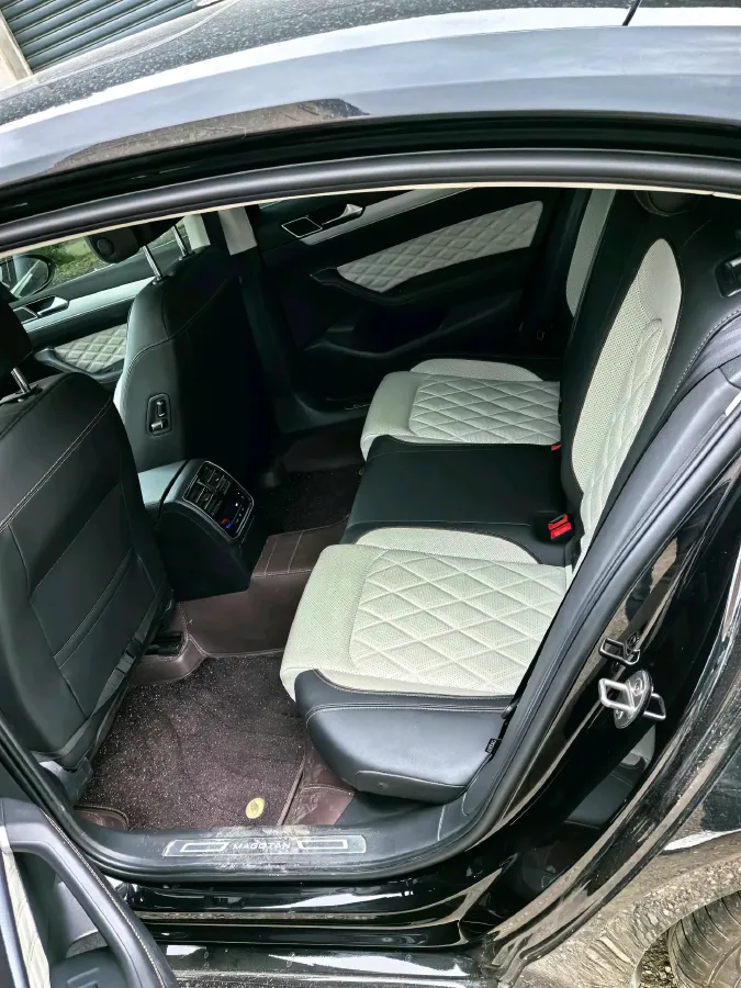 2024 Volkswagen Magotan 2.0T 186HP L4 7DCT,autocango,china used car exporter,china ev exporter,chinese used car exporter,chinese used ev exporter