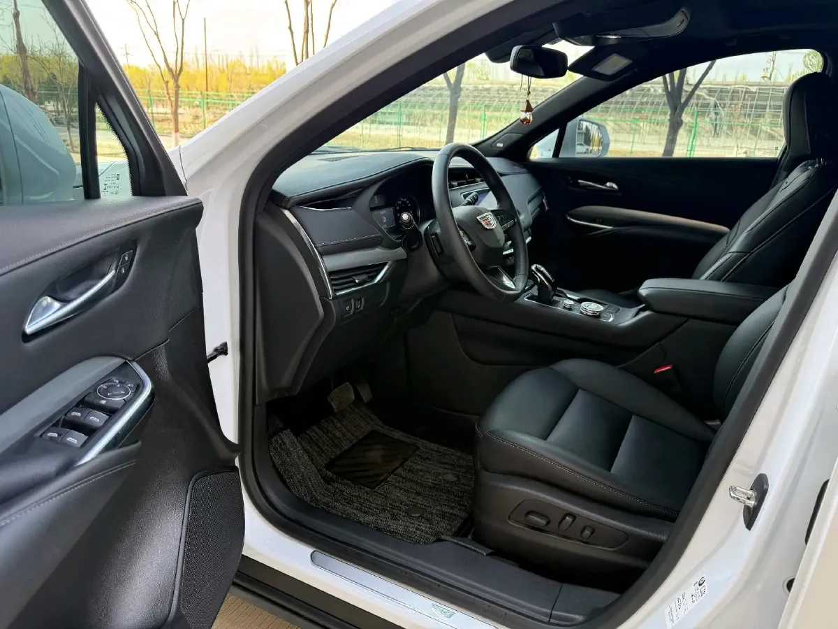 2021 Cadillac XT4 2.0T 237HP L4 9AT,autocango,china used car exporter,china ev exporter,chinese used car exporter,chinese used ev exporter