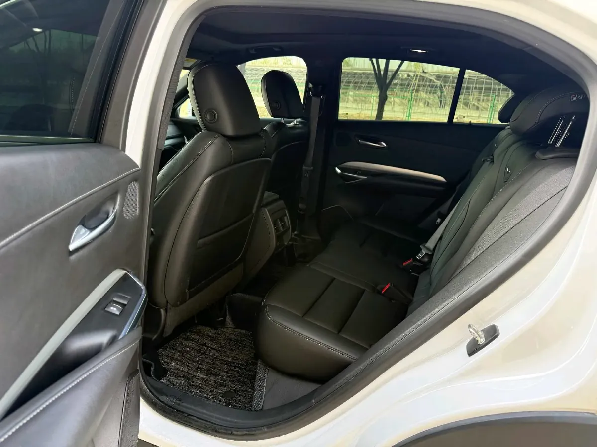 2021 Cadillac XT4 2.0T 237HP L4 9AT,autocango,china used car exporter,china ev exporter,chinese used car exporter,chinese used ev exporter