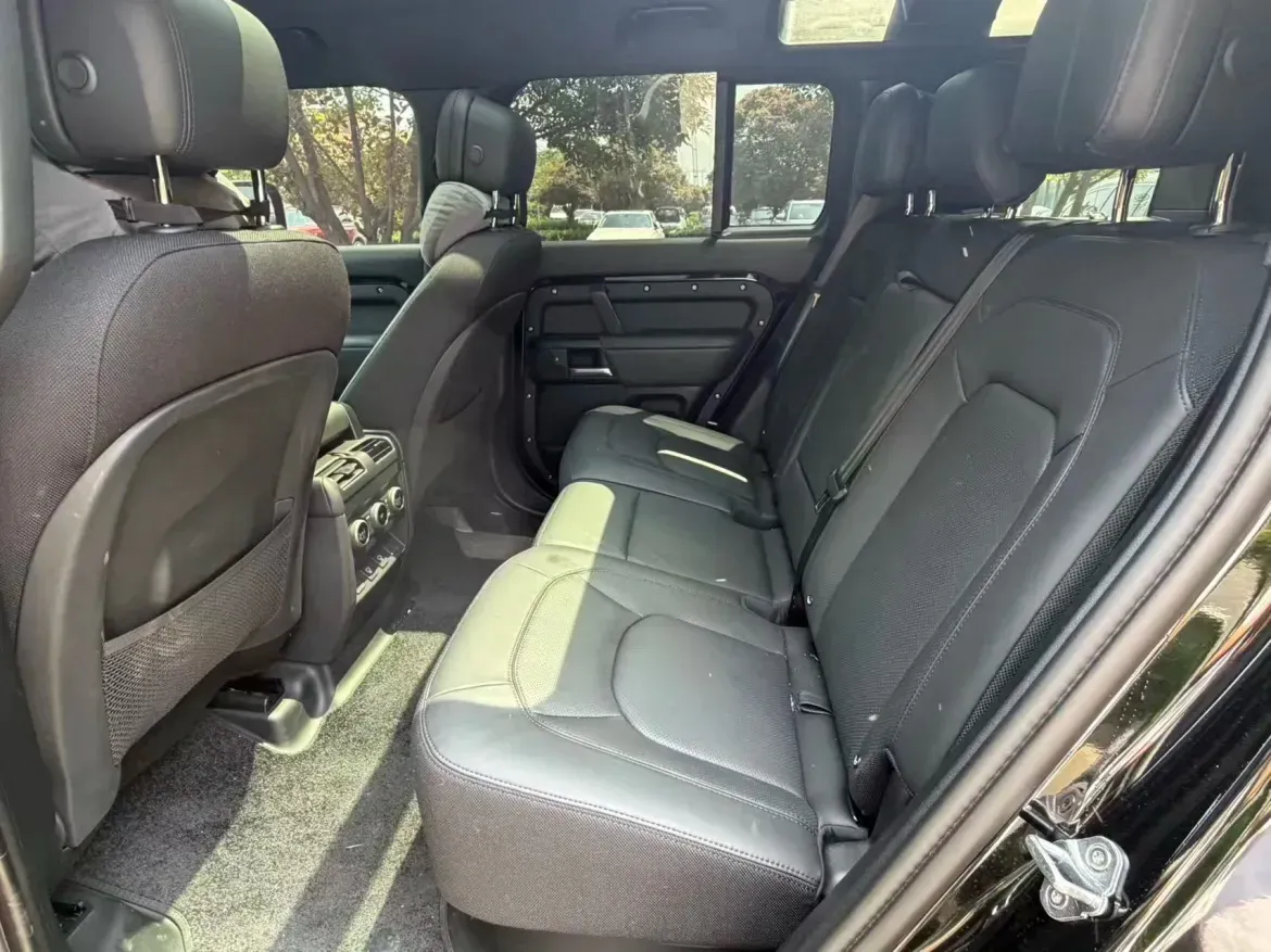2025 Land Rover Defender 3.0T 400HP L6 8AT,autocango,china used car exporter,china ev exporter,chinese used car exporter,chinese used ev exporter