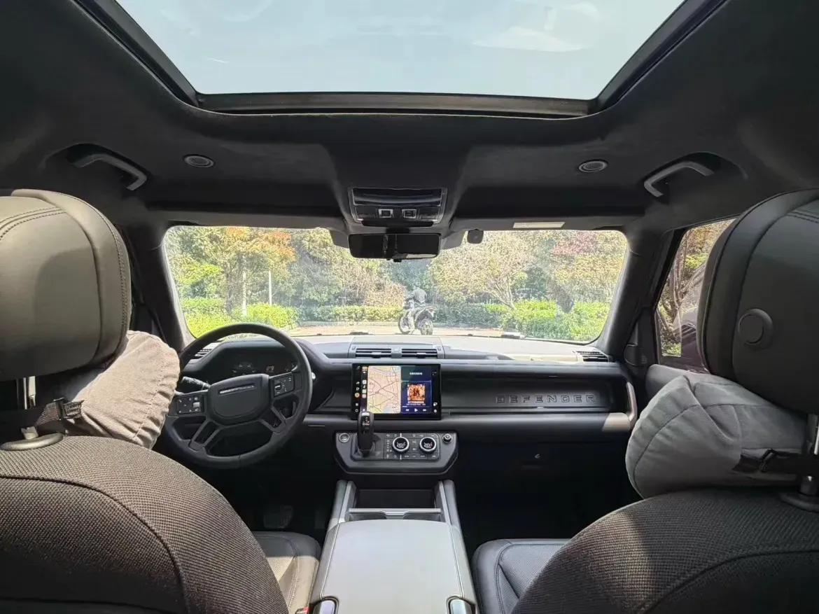 2025 Land Rover Defender 3.0T 400HP L6 8AT,autocango,china used car exporter,china ev exporter,chinese used car exporter,chinese used ev exporter