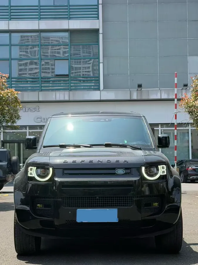 2025 Land Rover Defender 3.0T 400HP L6 8AT,autocango,china used car exporter,china ev exporter,chinese used car exporter,chinese used ev exporter