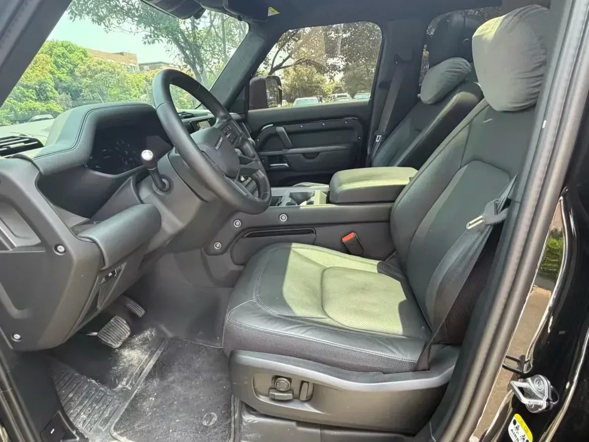 2025 Land Rover Defender 3.0T 400HP L6 8AT,autocango,china used car exporter,china ev exporter,chinese used car exporter,chinese used ev exporter