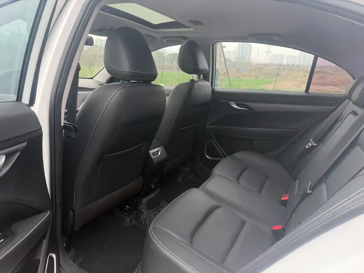 2021 BaoJun 530 1.5T 147HP L4 CVT,autocango,china used car exporter,china ev exporter,chinese used car exporter,chinese used ev exporter