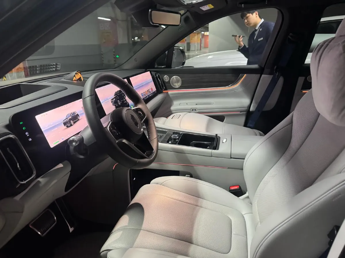 2025 AITO AITO M9 REEV 160HP REEV 52KWH,autocango,china used car exporter,china ev exporter,chinese used car exporter,chinese used ev exporter