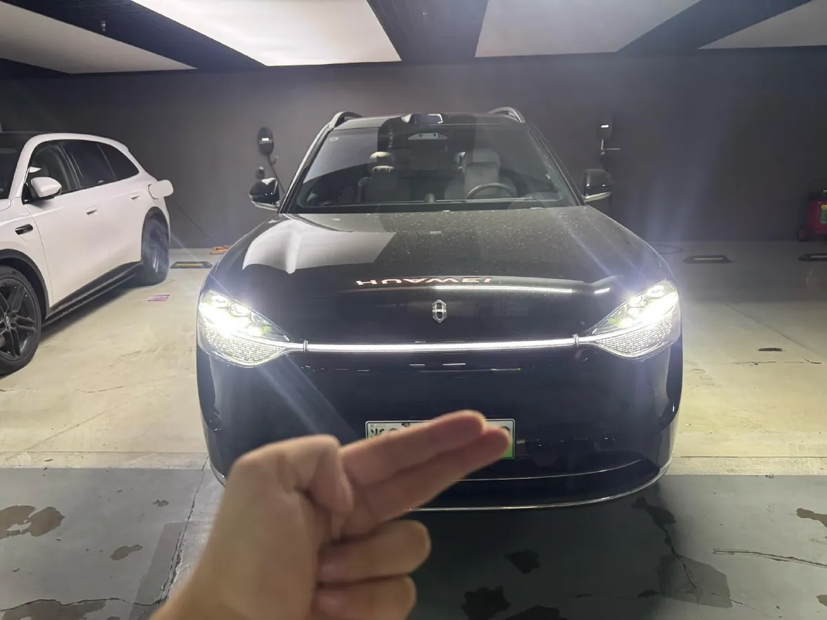 2025 AITO AITO M9 REEV 160HP REEV 52KWH,autocango,china used car exporter,china ev exporter,chinese used car exporter,chinese used ev exporter