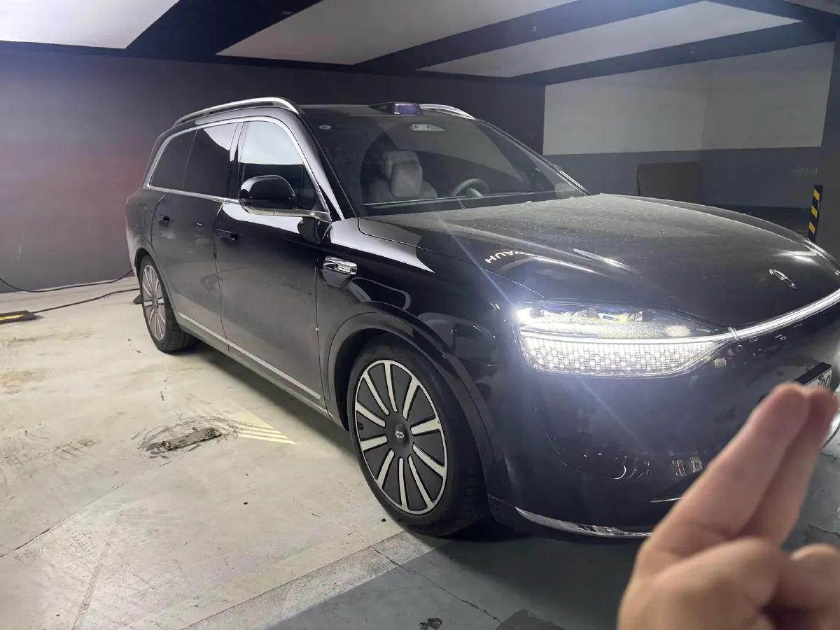 2025 AITO AITO M9 REEV 160HP REEV 52KWH,autocango,china used car exporter,china ev exporter,chinese used car exporter,chinese used ev exporter