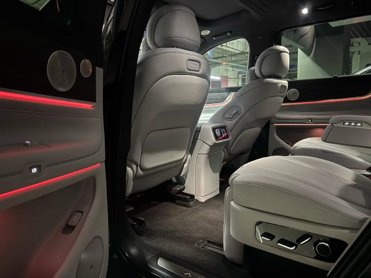 2025 AITO AITO M9 REEV 160HP REEV 52KWH,autocango,china used car exporter,china ev exporter,chinese used car exporter,chinese used ev exporter