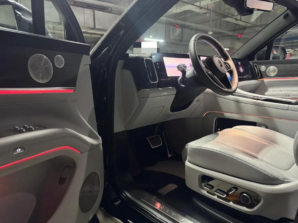 2025 AITO AITO M9 REEV 160HP REEV 52KWH,autocango,china used car exporter,china ev exporter,chinese used car exporter,chinese used ev exporter