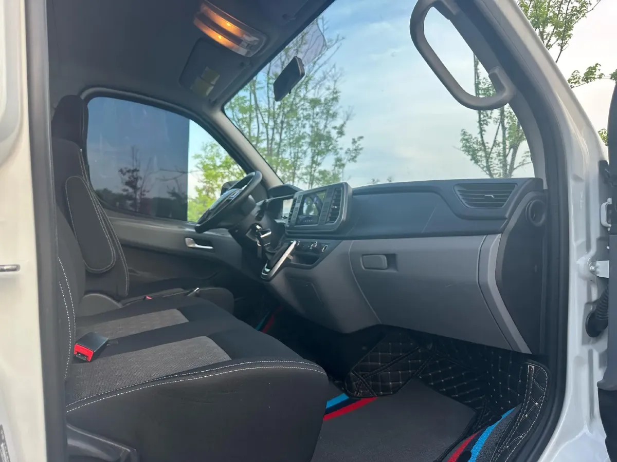 2025 MAXUS XinTu V80 2.0T 147HP L4 9AT,autocango,china used car exporter,china ev exporter,chinese used car exporter,chinese used ev exporter