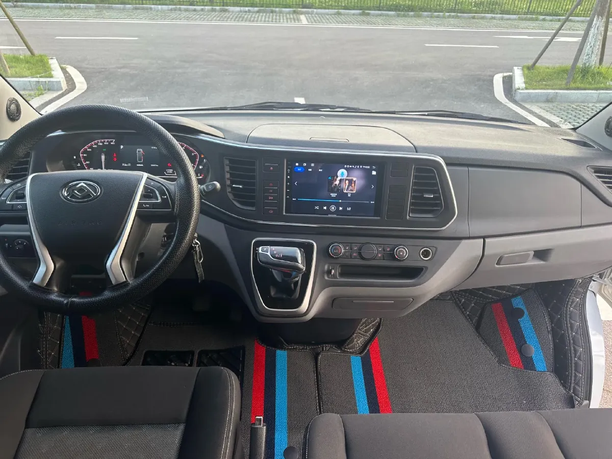 2025 MAXUS XinTu V80 2.0T 147HP L4 9AT,autocango,china used car exporter,china ev exporter,chinese used car exporter,chinese used ev exporter