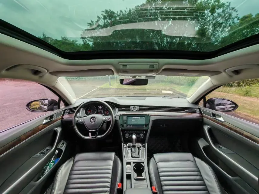 2019 Volkswagen Magotan 2.0T 186HP L4 7DCT,autocango,china used car exporter,china ev exporter,chinese used car exporter,chinese used ev exporter