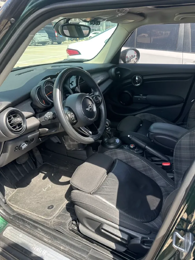 2016 MINI MINI 1.5T 136HP L3 6AT,autocango,china used car exporter,china ev exporter,chinese used car exporter,chinese used ev exporter