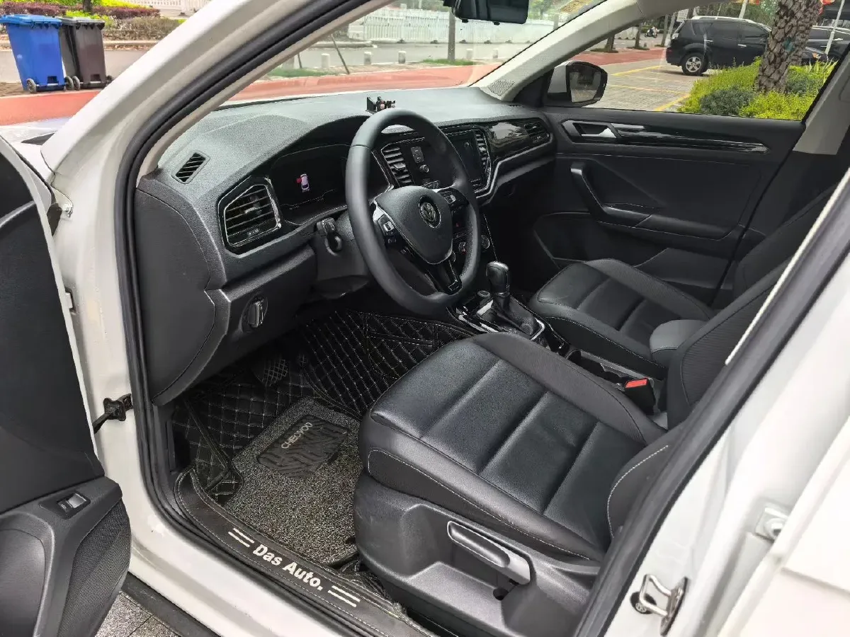 2020 Volkswagen T-Roc 1.4T 150HP L4 7DCT,autocango,china used car exporter,china ev exporter,chinese used car exporter,chinese used ev exporter