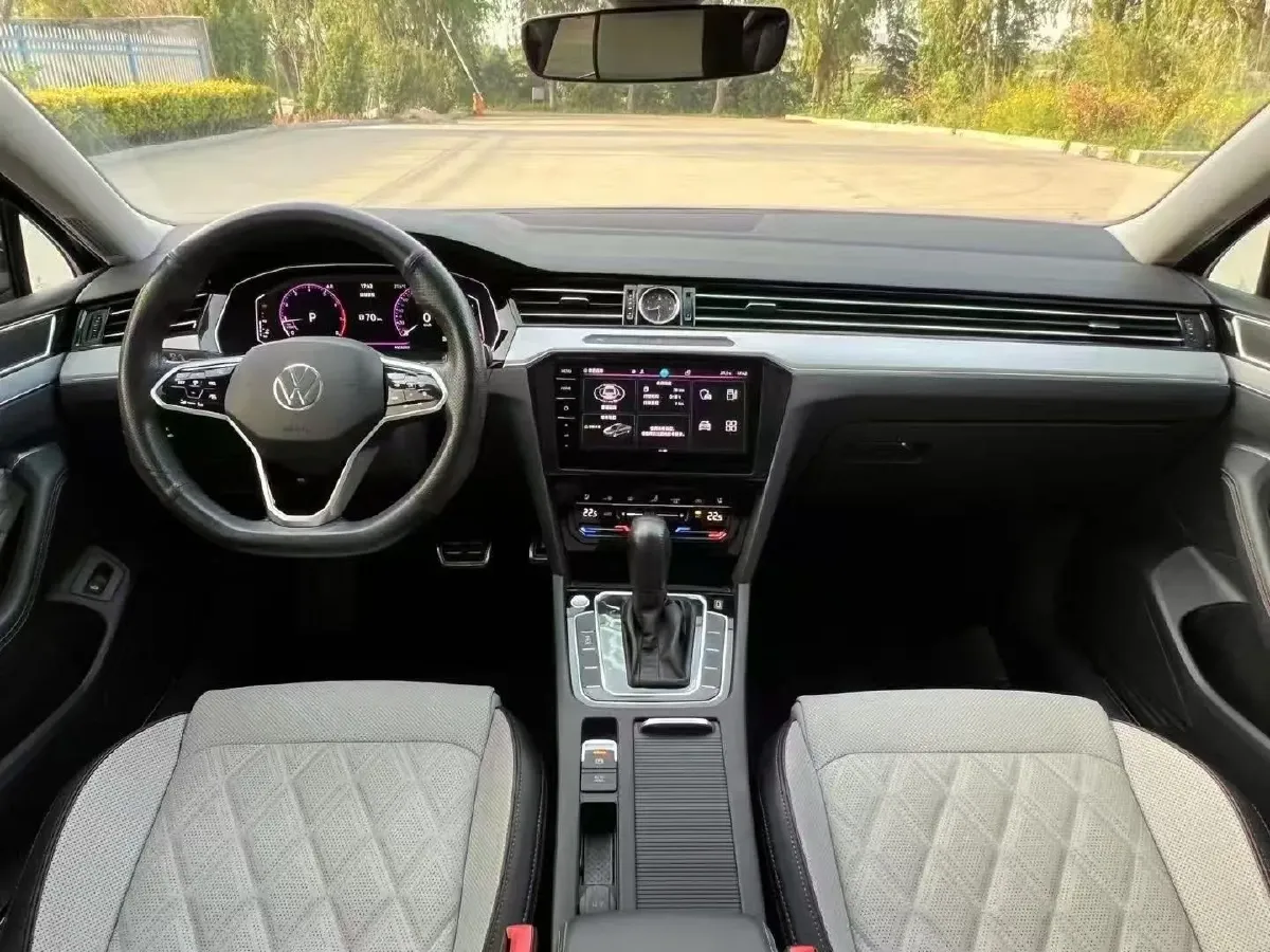 2023 Volkswagen Magotan 2.0T 186HP L4 7DCT,autocango,china used car exporter,china ev exporter,chinese used car exporter,chinese used ev exporter