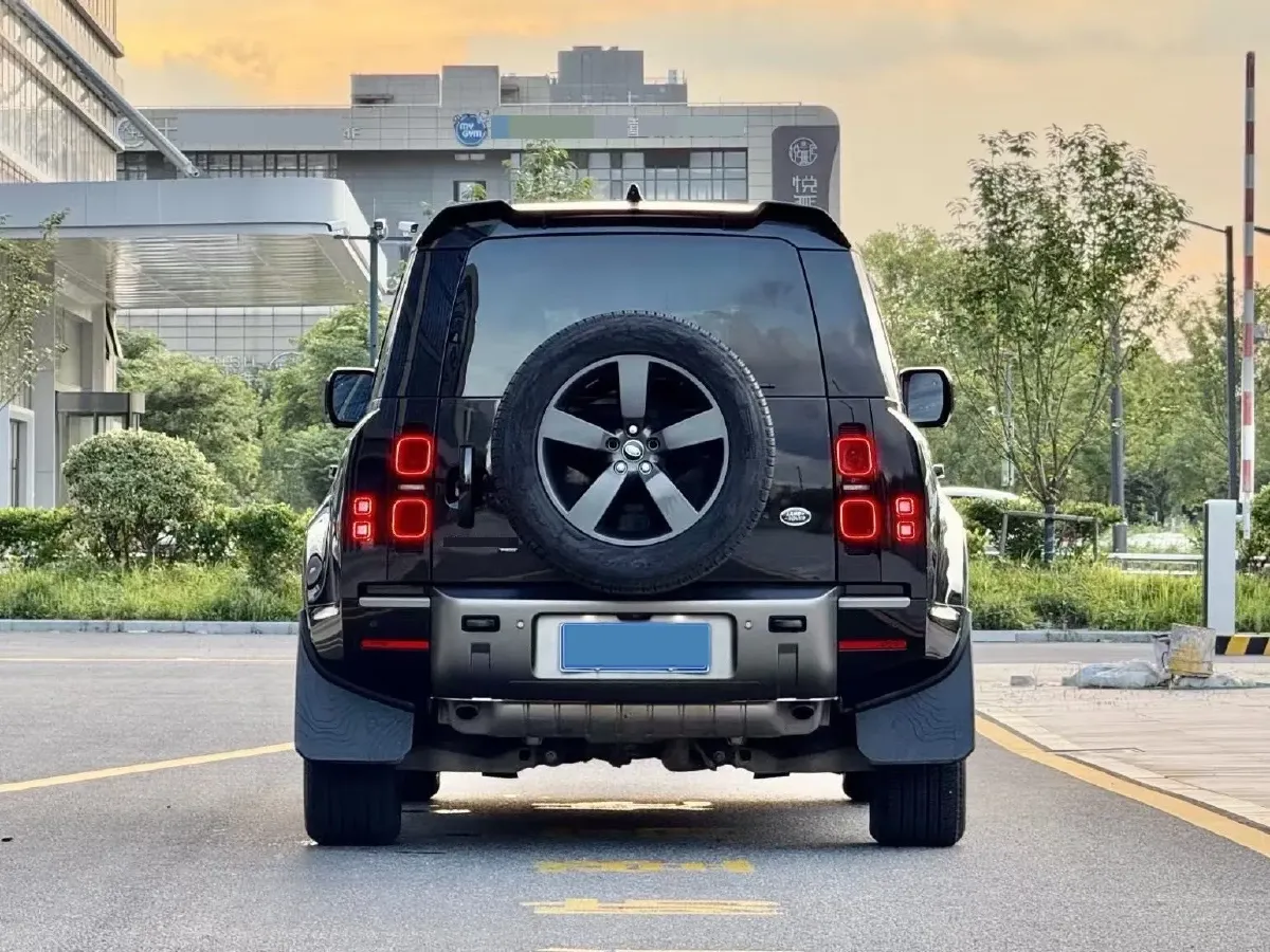 2023 Land Rover Defender 3.0T 400HP L6 8AT,autocango,china used car exporter,china ev exporter,chinese used car exporter,chinese used ev exporter