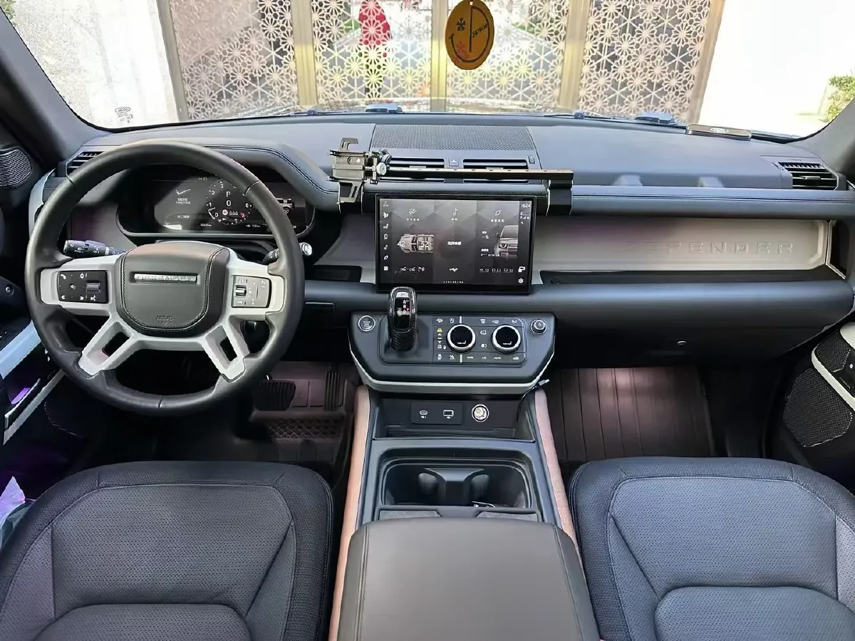 2023 Land Rover Defender 3.0T 400HP L6 8AT,autocango,china used car exporter,china ev exporter,chinese used car exporter,chinese used ev exporter