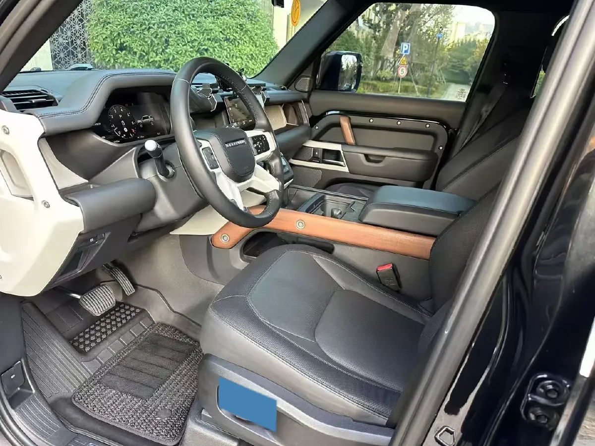 2023 Land Rover Defender 3.0T 400HP L6 8AT,autocango,china used car exporter,china ev exporter,chinese used car exporter,chinese used ev exporter